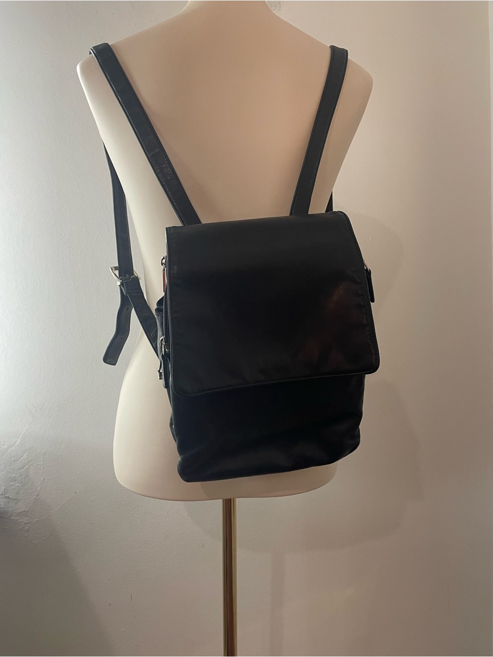 Vintage Full Leather Perlina Black Leather Flap Backpack